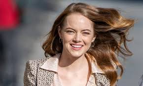 Emma Stone, radiante a punto de dar a luz a su primer hijo