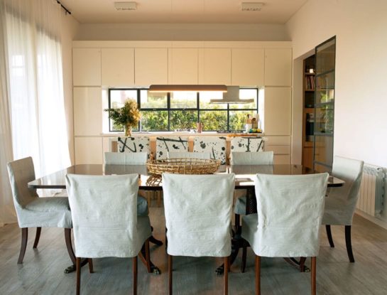 Una casa de familia con arquitectura y decoración para compartir