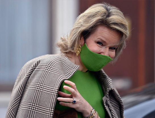 Aplausos para la Reina Mathilde que se animó a un look irresistible