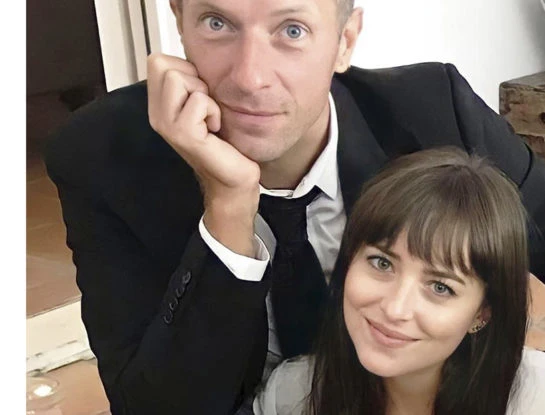 Cómo se conocieron Dakota Johnson y Chris Martin