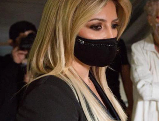Fabiola Yáñez eligió un total look black y logró un estilismo elegante