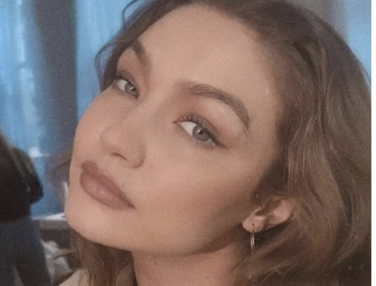 Gigi Hadid cambió su look y se inspiró en Gambito de Dama