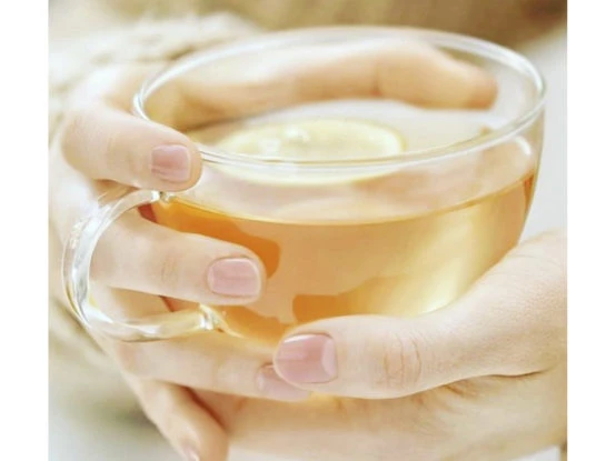 Qué es la manicura japonesa, la técnica que le devuelve todo el brillo natural a tus uñas