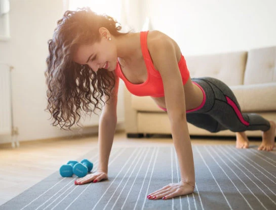 4 Tabatas para entrenar a full en casa en sólo 20 minutos