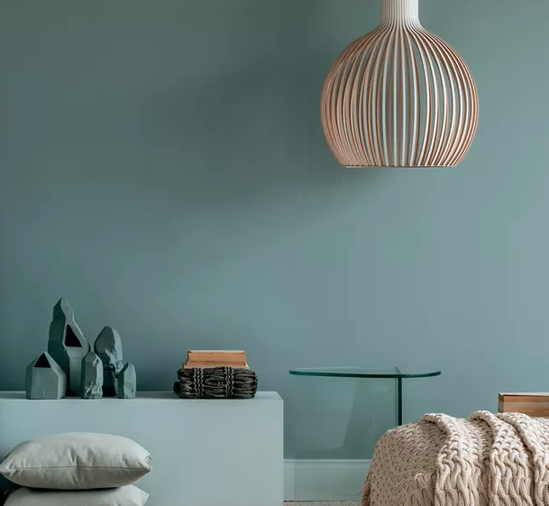 Algo verde, algo azul… pintar las paredes de verde azulado es tendencia