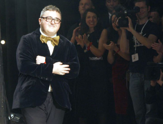 A los 59 años y por COVID, murió el legendario diseñador Alber Elbaz