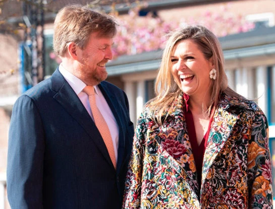 Máxima volvió a usar el tapado que tanto nos gusta y le queda espectacular