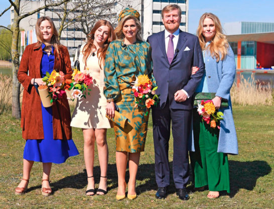 Máxima y sus hijas apuestan al color a la hora de vestirse
