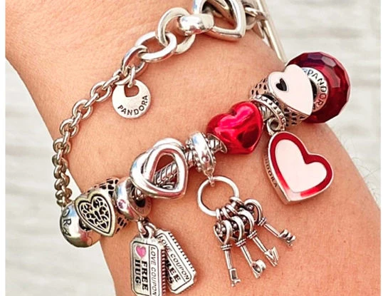 Para Ti Fashion Talks: te contamos la historia de la pulsera que todas las famosas quieren (y tienen)