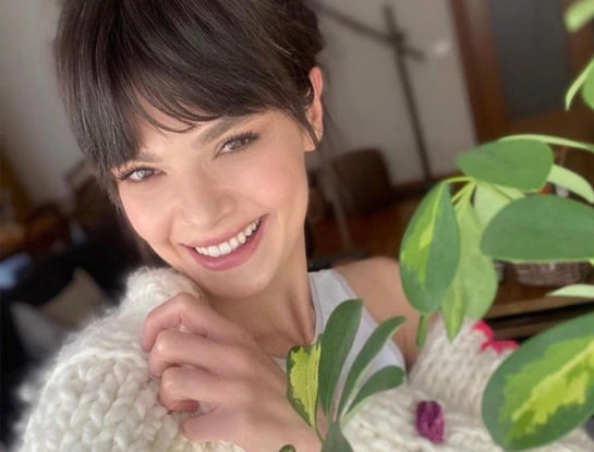 Quién es Sinem Ünsal, la doctora Nazli de Doctor Milagro: tiene 28 años, es licenciada en Literatura, modelo y comenzó a actuar hace sólo 4 años