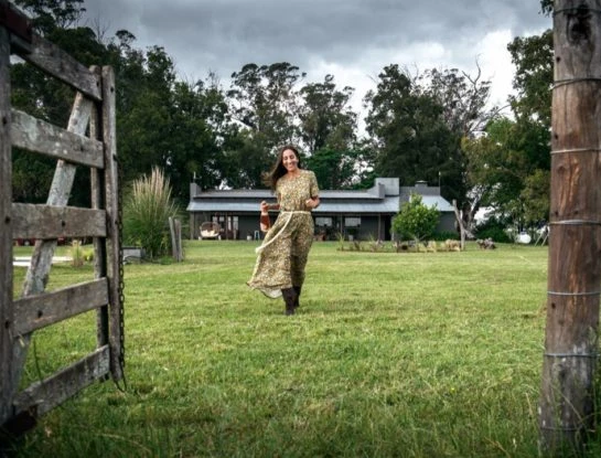 La chacra de la influencer Majo Firreri por dentro: fin de semana deco en el campo