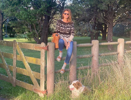 Juliana Awada lleva el ítem de moda del invierno 2021: el mismo que subió Chanel a la pasarela en la Fashion Week de Paris