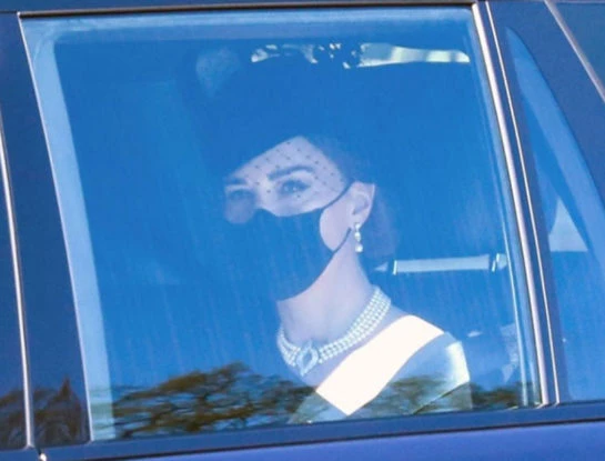 Chic, elegante y de tendencia: así fue el look que eligió Kate Middleton para el funeral de Felipe de Edimburgo