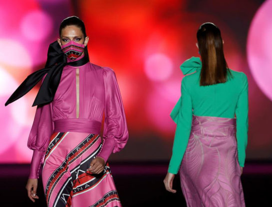 Así vestiremos de fiesta en la "nueva normalidad": el desfile de Hannibal Laguna en el MBFW de Madrid