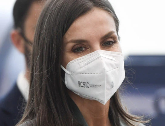 El truco de estilo de Letizia para darle un toque sexy a un inspirador look working girl