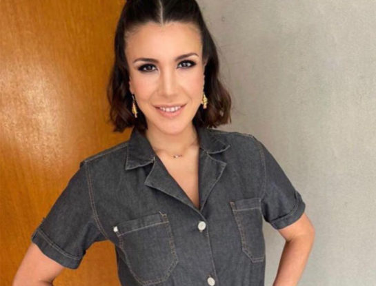 Así son las remeras con las que Andrea Rincón cancherea todos sus looks