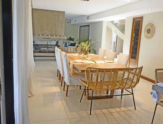 Video deco: una casa a plena luz y materiales nobles