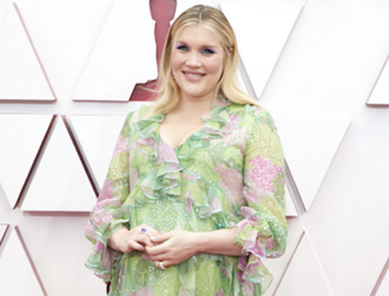 Oscars 2021: Embarazada de 8 meses Emerald Fennell gana el primer premio de la noche
