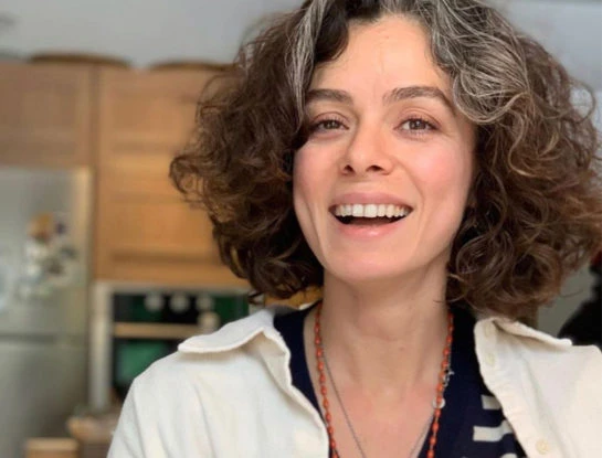 Cumple años Özge Özpirinçci, la protagonista de Fuerza de Mujer, y así se lo celebran en las redes (con dulce mensaje de Caner Cindoruk incluido)