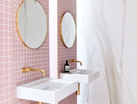 Las mejores ideas para decorar el baño color de rosa