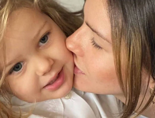 ¡Igualitas! La China Suárez vistió a Magnolia con su mismo look para ir de picnic