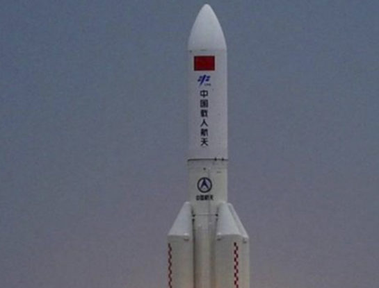 Qué probabilidades hay de que el cohete chino sin control caiga en la Argentina: un enlace permite seguir en vivo su trayectoria