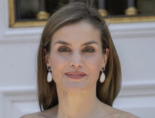 Letizia elige un vestido camisero que será el favorito de la primavera 2021
