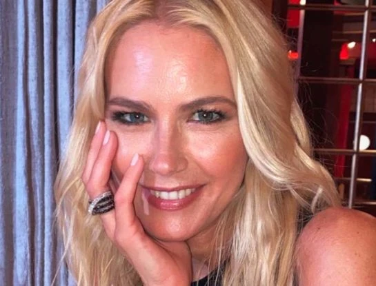 Valeria Mazza coronada con un total look black