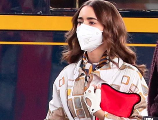 Espiamos las grabaciones de Emily in Paris 2 y te mostramos los looks de Lily Collins
