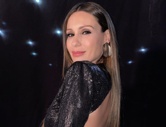A minutos de salir al aire, Pampita ensaya para su cuadro en la apertura de ShowMatch La Academia