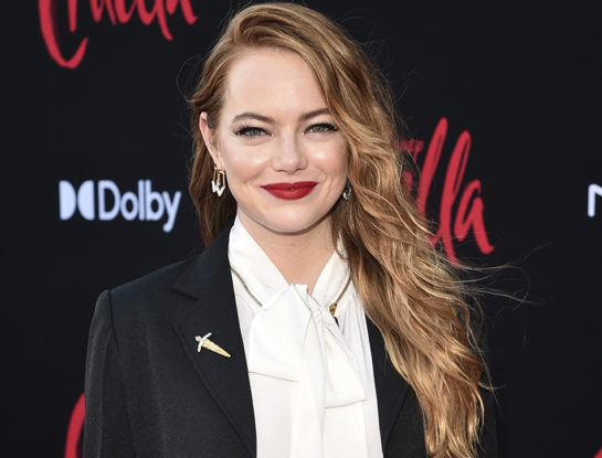 ¡Espléndida! Emma Stone estrenó la red carpet del primer estreno de la era pandémica