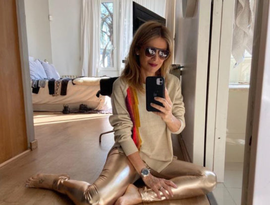 Flavia Palmiero nos enseña cómo usar el metalizado con mucho estilo