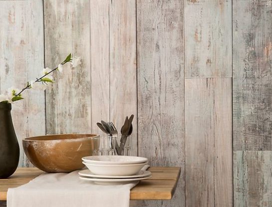 Revestir las paredes en madera: claves de una tendencia deco cálida y práctica