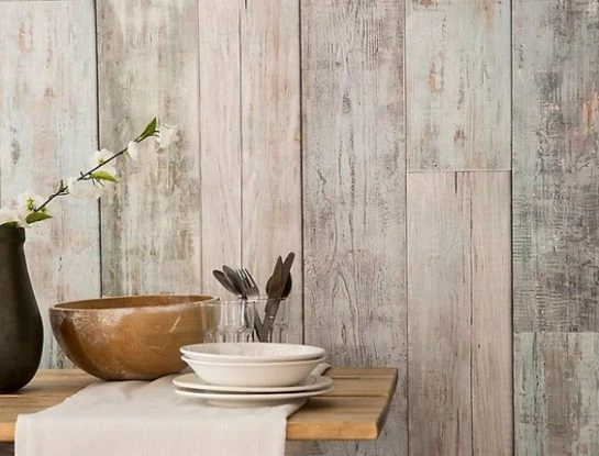 Revestir las paredes en madera: claves de una tendencia deco cálida y práctica