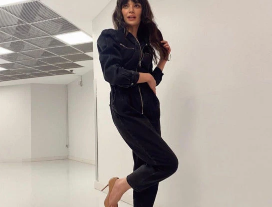 Sinem Ünsal, Nazli en Doctor Milagro, sorprendió con un look folk juvenil muy canchero