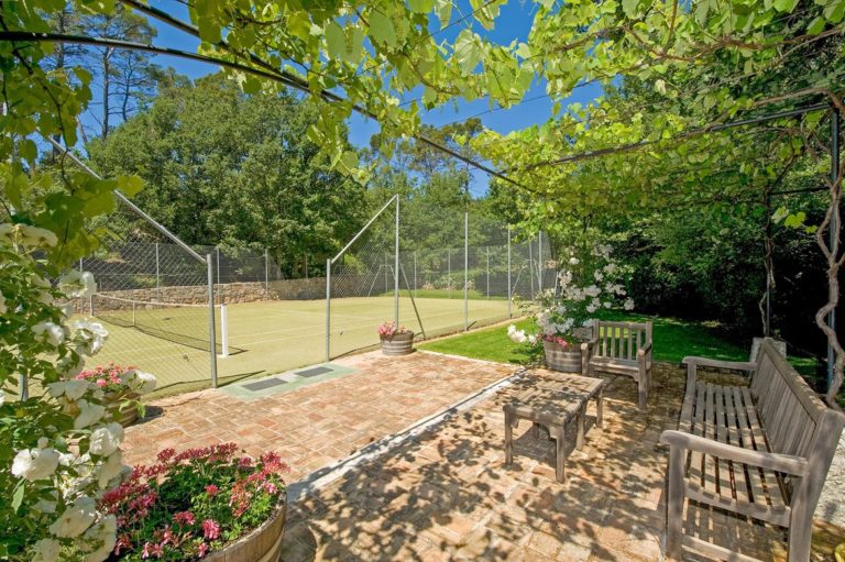 Las fotos de la espectacular mansión que George Clooney compró en La