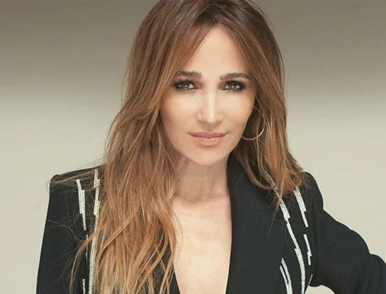 Vero Lozano nos muestra cómo rockear un look con una remera estampada