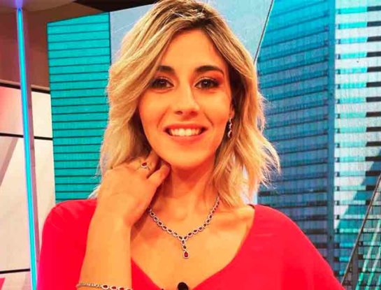 Marcela Pagano elige vestirse con un tono poderoso y de tendencia