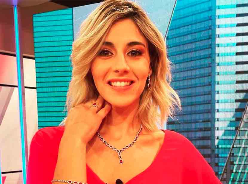Marcela Pagano elige vestirse con un tono poderoso y de tendencia