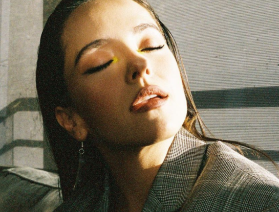 Evaluna sorprendió con su original look playero