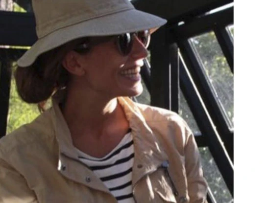 El recurso de Juliana Awada para un look francés chic de fin de semana