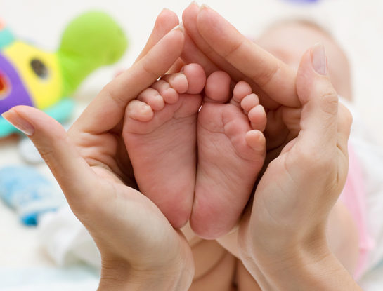 Quién es la puericultora y cuál es su rol en la maternidad