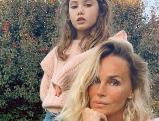 Las fotos del debut de Esperanza, la hija de Sabrina Rojas y Luciano Castro, como modelo