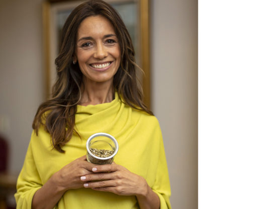 Cómo cebar el mate perfecto: los mejores tips de Valeria Trapaga, Primer Sommelier Especialista en Cata de Yerba Mate del país