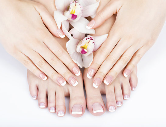 Estos son los productos que no pueden faltar en tu manicura