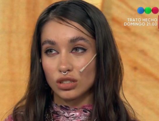 María Becerra reveló que un grupo de compañeros intentó abusarla en el baño de la escuela: “Me hacían creer que era yo la culpable”