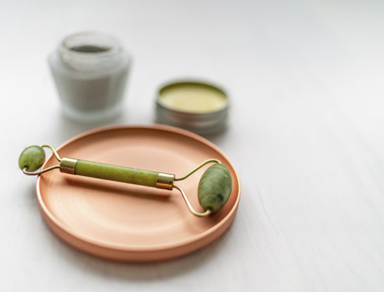 Rodillo de jade: la herramienta beauty que no te puede faltar