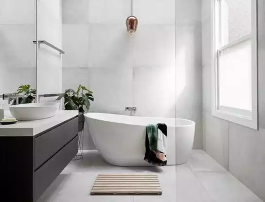 Qué revestimiento elegir para el baño: 4 tendencias que se imponen esta temporada