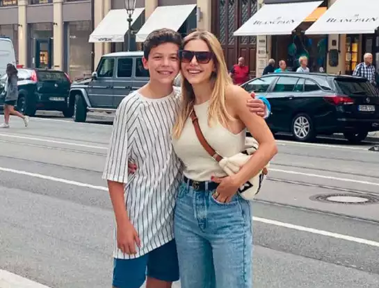 Evangelina Anderson desde la clínica mostró a su hijo recién operado