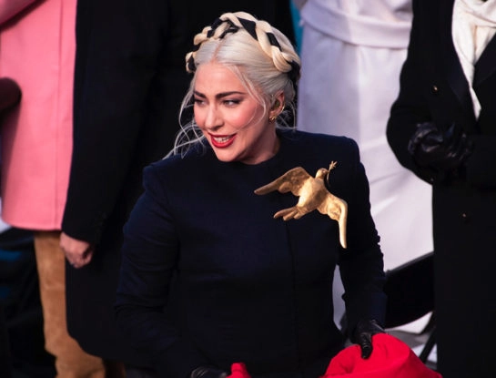La alianza de Lady Gaga con Schiaparelli con fines solidarios